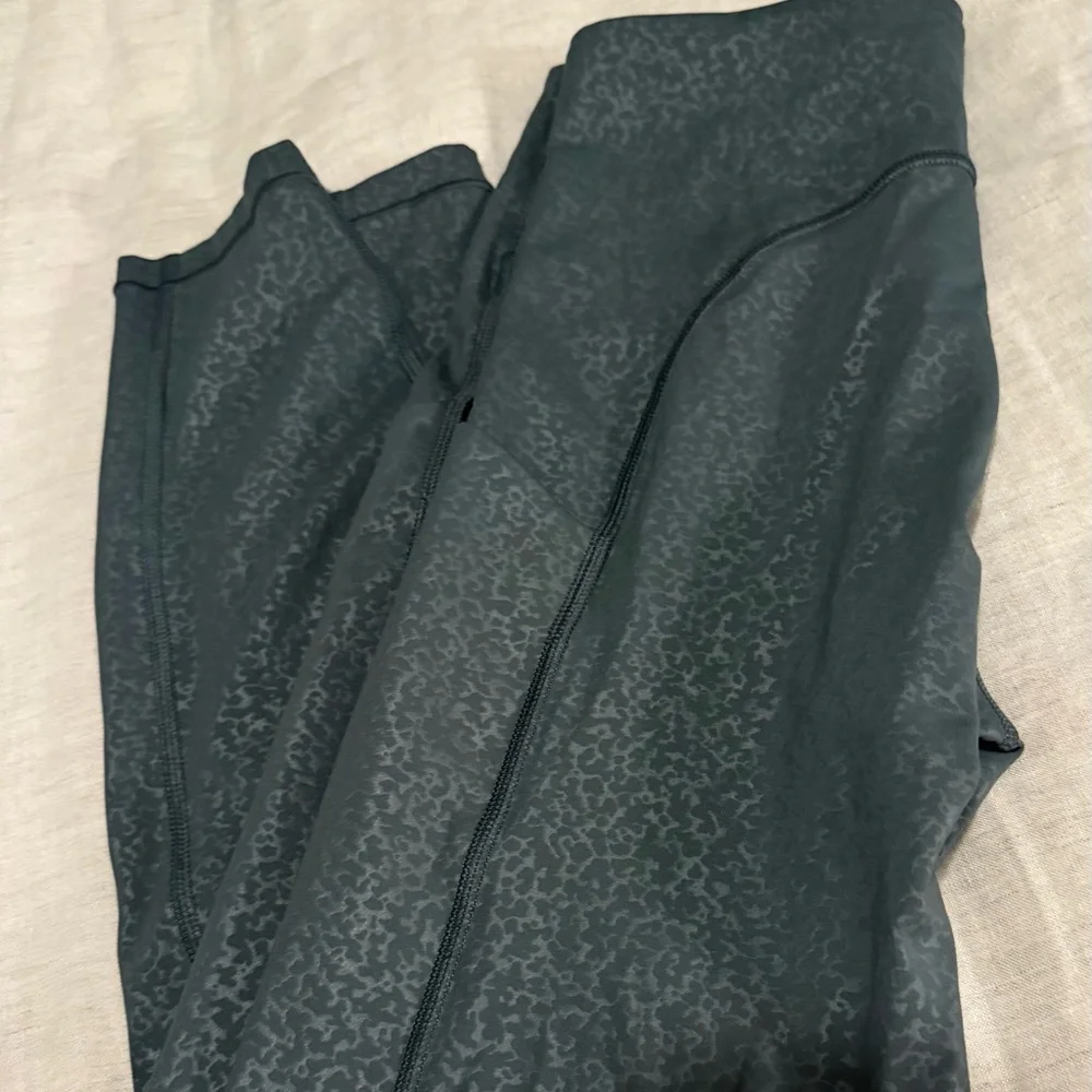 Athleta Charcoal/olive tight 7/8 size XS - Picture 4 of 7